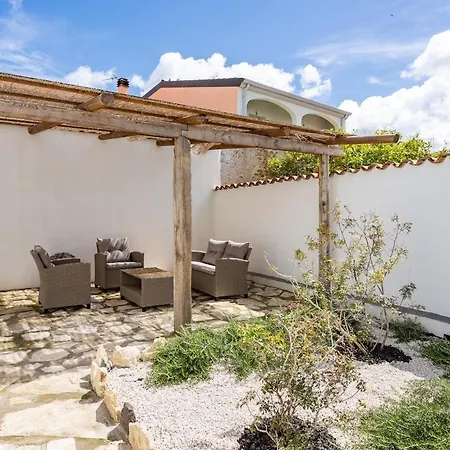 Way To The Sea - With Garden & Hot Tub