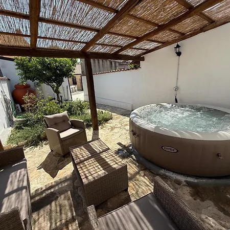 Way To The Sea - With Garden & Hot Tub *