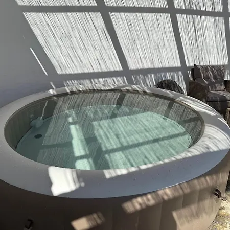 Way To The Sea - With Garden & Hot Tub Càbras